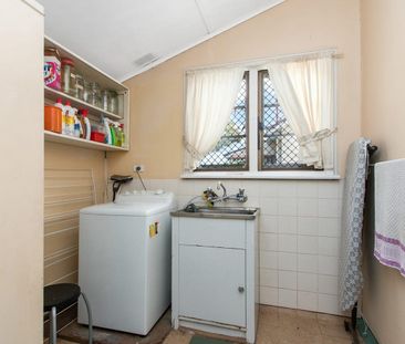 Charming Three Bedroom Home with Ample Parking in Bentley - Photo 4