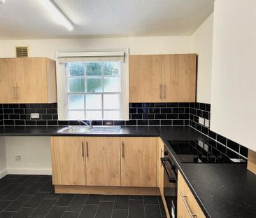 3 bedroom flat to rent - Photo 6