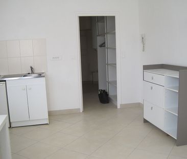 A LOUER STUDIO MEUBLE PROCHE CENTRE VILLE ET ECOLE DE ST QUENTIN 02... - Photo 1