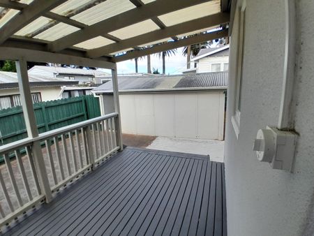 Spacious Home in Jellicoe Rd Manurewa! - Photo 2