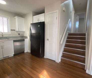 Beautiful 3-Bedroom Main Floor for Rent in Martindale - Photo 4