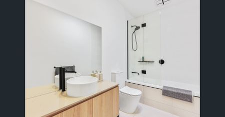 STYLISH COASTAL LIVING JUST 200M FROM THE BEACH - Photo 2