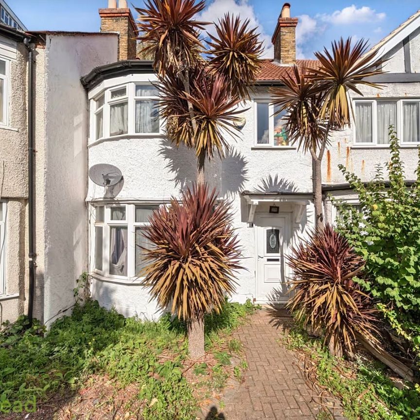 4 Bed Terraced House, Lower Addiscombe Road, CR0 - Photo 1