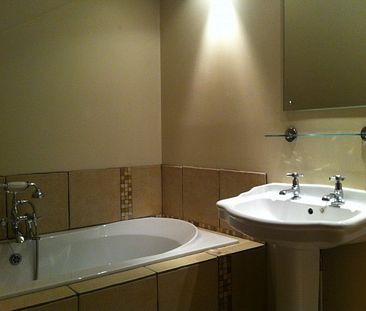 5 Bed - Aston Rd, Southsea, Portsmouth - Photo 5