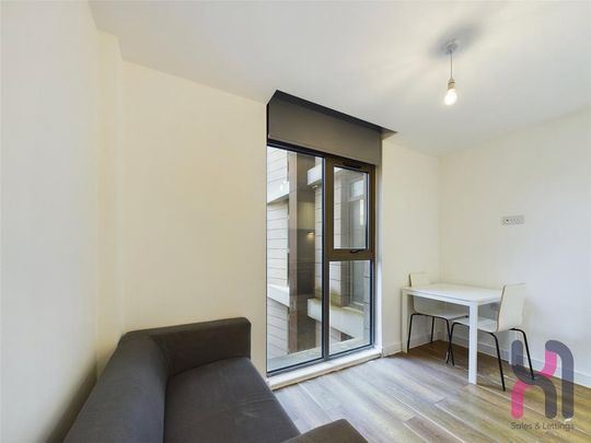 Studio to rent - Photo 1