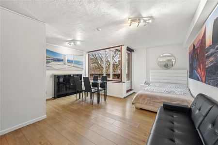 Studio to rent - Photo 2