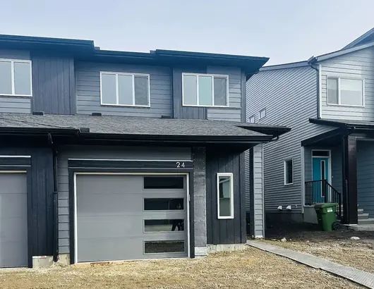 Bright, beautiful home in the Garden Community of Wolf Creek | Calgary - Photo 1