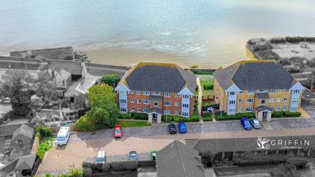 St. Leonards Close, Grays, RM17 - Photo 2