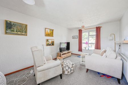 Montrose Close - Photo 2