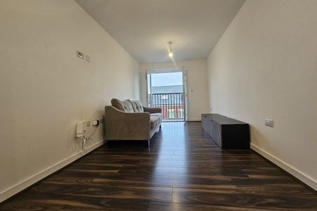 Tame Close - Photo 2