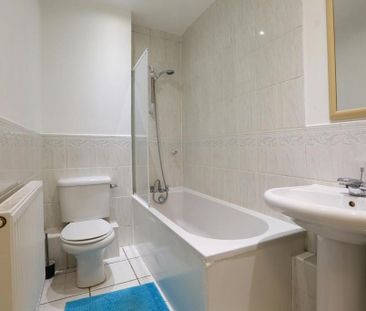 4 bedroom terraced house to rent - Photo 3
