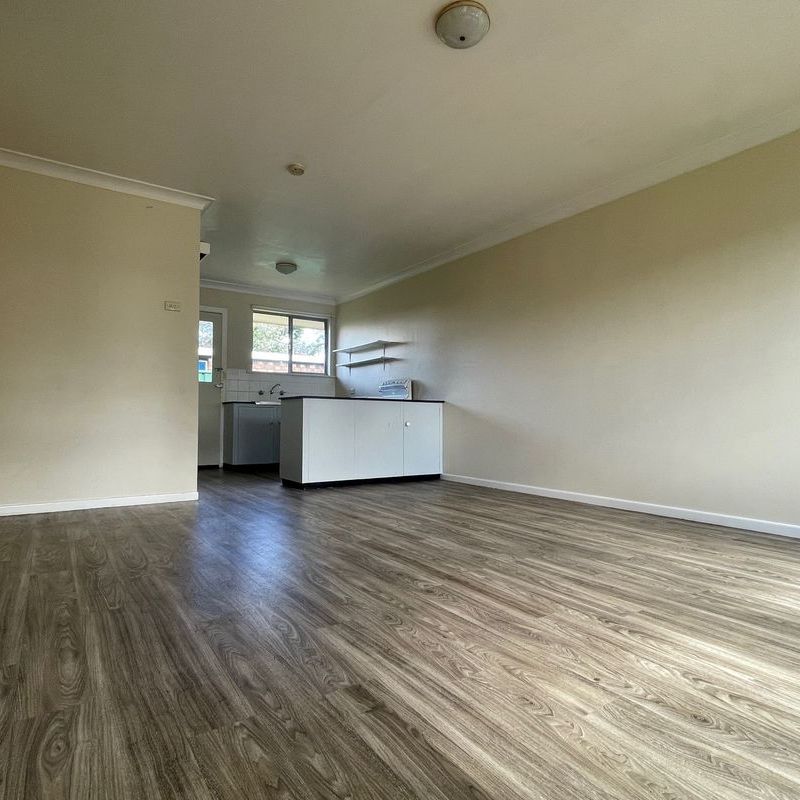 Brick 2-Bedroom Unit in Convenient Location - Photo 1