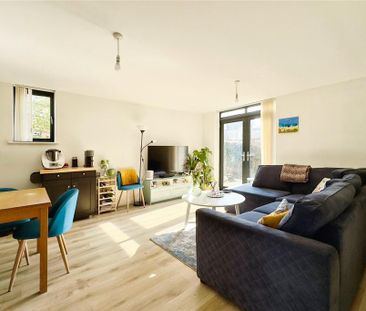 3 bedroom end of terrace house to rent - Photo 2