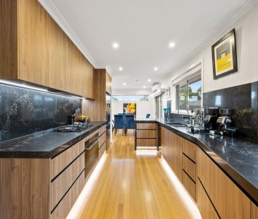 Vogue-Inspired Elegance - Stylish, Secure & Effortlessly Modern - Photo 2