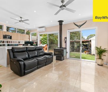 SPACIOUS FAMILY HOME IN A PRIME LIDCOMBE LOCATION - Photo 2