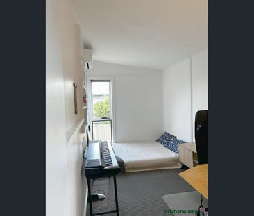 BEAUTIFUL FAMILY HOME - Photo 6