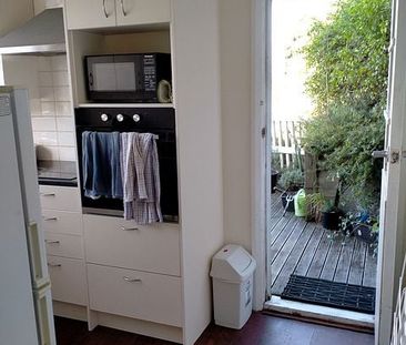 One bedroom furnished flat with great sea views - Photo 2