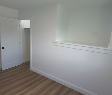 For Lease - 44 Cannifton Road, Belleville, Ontario - Photo 6