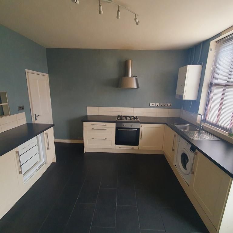 3 bedroom terraced house to rent - Photo 1