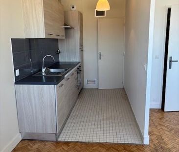 Location Appartement 1 pièce 39m² LYON 7ème - Photo 5