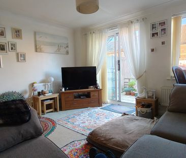 Two Bedroom House with Garden and Off-Road Parking for Two Cars, Go... - Photo 5