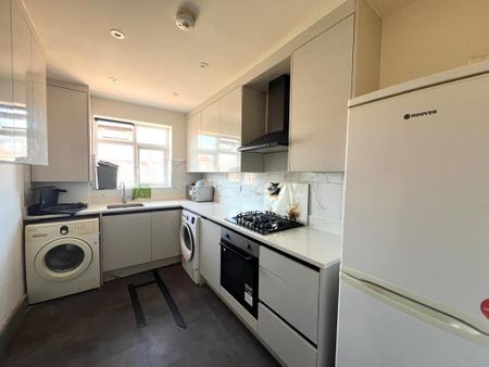 3 bedroom semi-detached house to rent - Photo 4