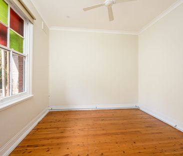 FRESHLY PAINTED SPACIOUS SINGLE STOREY SEMI - Photo 5