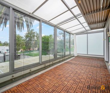 Luxury 5 Bedroom Duplex in Prime Eastwood Location - Photo 2