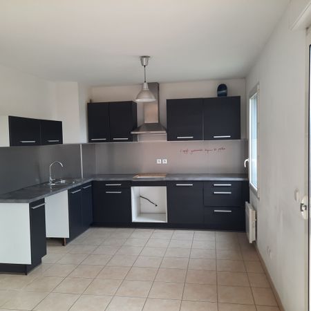 Appartement 3 pièces 62m2 MARSEILLE 13EME 978 euros - Photo 4