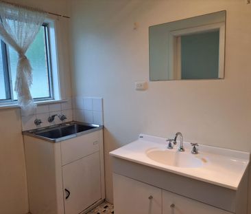 Quaint, Clean 2 Bedroom Unit - Photo 6