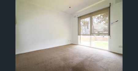 Affordable Living in a Prime Locale! Open for Inspection this Sunday at 12pm - 12:15pm! - Photo 4