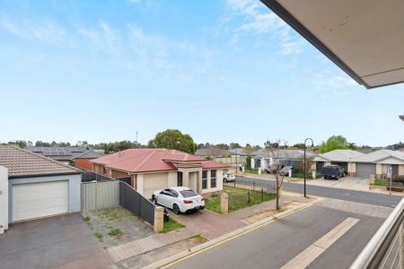 8 Chamabri Lane, Andrews Farm. - Photo 2