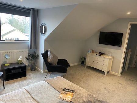 4 bedroom detached house to rent - Photo 2
