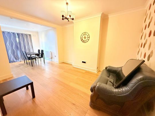 4 bedroom terraced house to rent - Photo 1