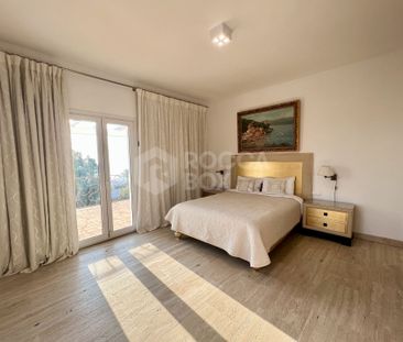 Exquisite Villa with Panoramic Sea Views in Manilva Beach - Photo 4