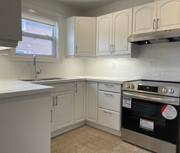 115 Stephen Drive | 115 Stephen Drive, Etobicoke - Photo 1