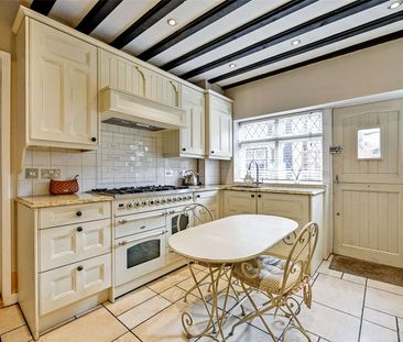 A beautifully presented and furnished three bedroom cottage in an i... - Photo 1