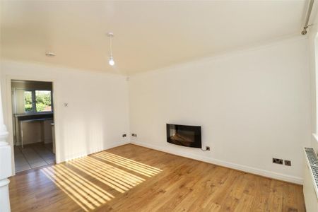 2 bedroom semi-detached house to rent - Photo 3