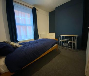 1 bedroom in a house share to rent - Photo 3