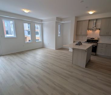 For Lease - 11 Pearen Lane, Barrie, Ontario - Photo 2