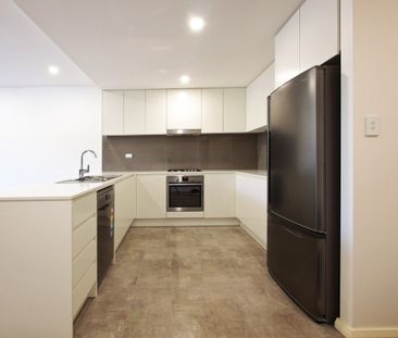 Modern 1 Bedroom Apartment In Prime Location For Lease!! - Photo 1