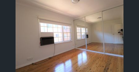 TOWNHOUSE - IN CONVENIENT POSITION - Photo 5