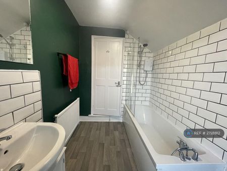 2 bedroom terraced house to rent - Photo 2