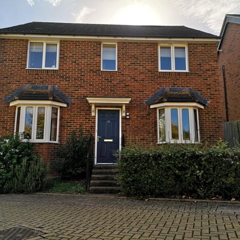 4 bedroom detached house to rent - Photo 2
