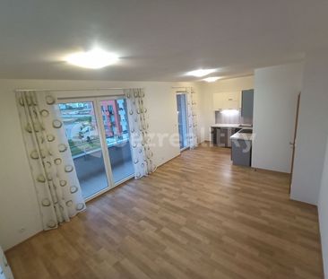 Pronájem bytu 2+kk • 62 m² bez realitkyHlučkova, Praha - Letňany - Fotografie 2