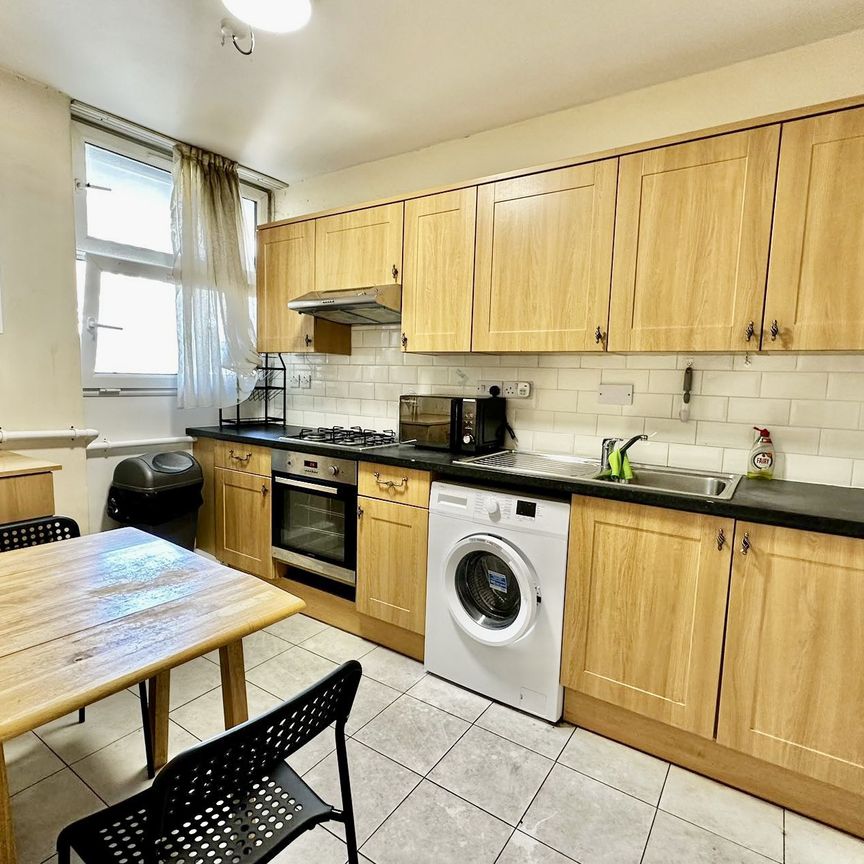 Compton Close, London - Photo 1
