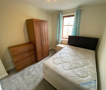 3 bedroom flat to rent - Photo 6