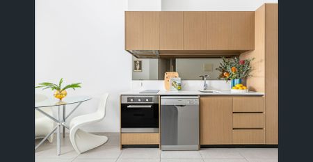 Peaceful Courtyard Retreat in a Vibrant Urban Setting - Photo 4