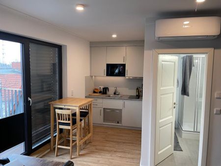 Stilvolle, möblierte 1-Zimmer-Studio-Wohnung mit Balkon Ostkreuz - Photo 3