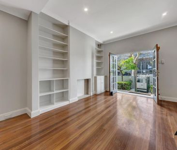 3 Beddrom Terrace In A Superb Location - Photo 4